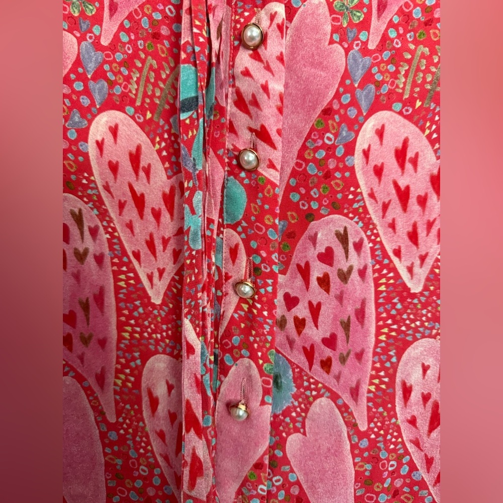 Beautiful Heart Print 100% silk button down shirt - Picture 2 of 8
